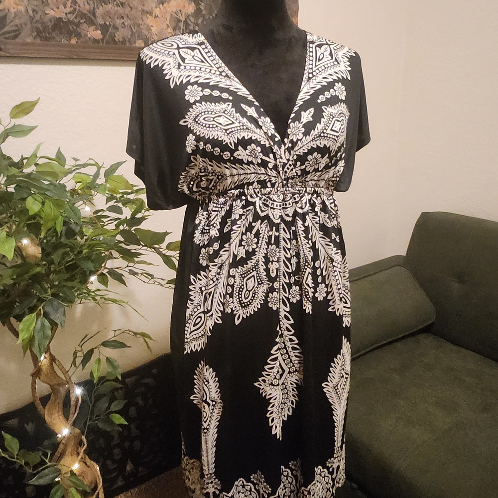 Cristinalove Black and White Paisley Midi Dress